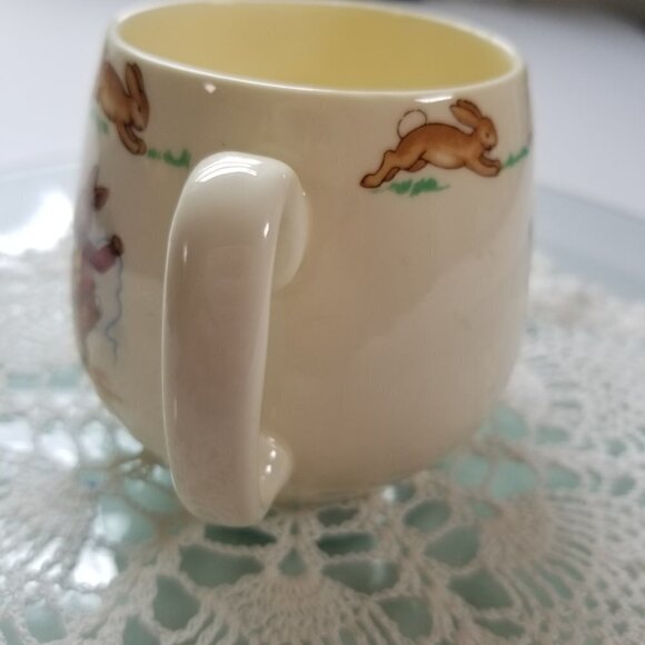 Royal Doulton Bunnykins cup Bunnies Knitting/Unravelling Yarn made in England - Picture 4 of 11